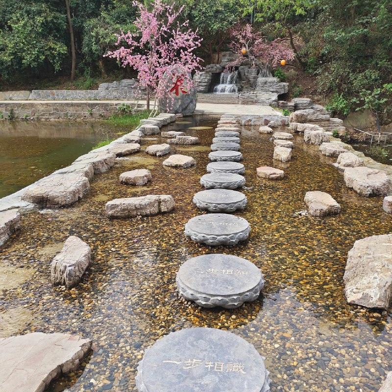 中国式饭局，不在饭，而在局 人这一辈子，能交心的人不过巴掌之数， 喜我者我惜之，嫌我者我弃之