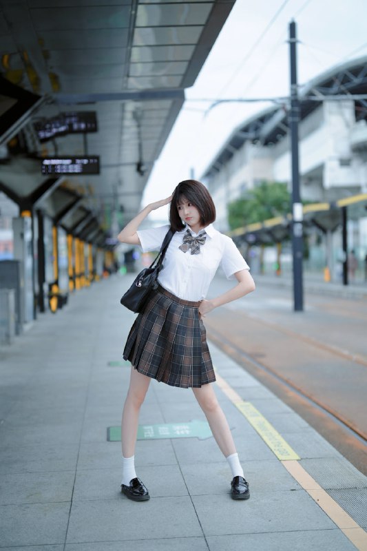 #JK  城轨站台太适合日系了#JK  城轨站台太适合日系了