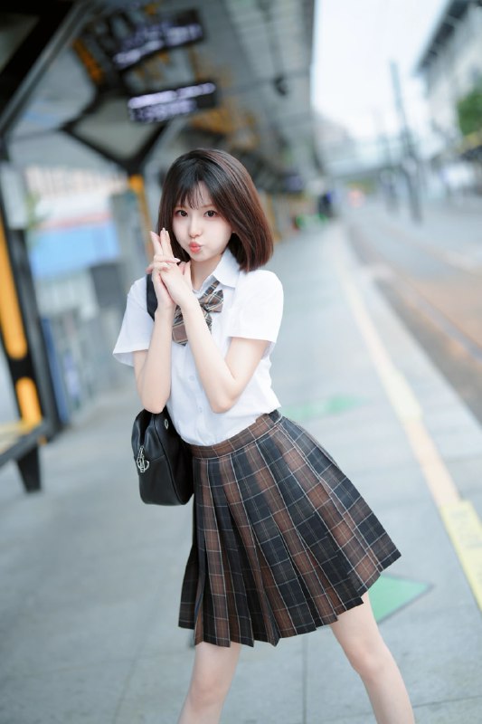 #JK  城轨站台太适合日系了#JK  城轨站台太适合日系了